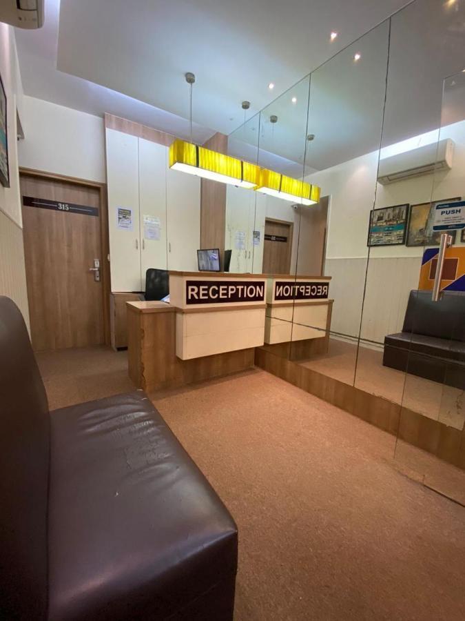 Hotel Airport Prime -Near Mumbai International Airport Andheri East Экстерьер фото
